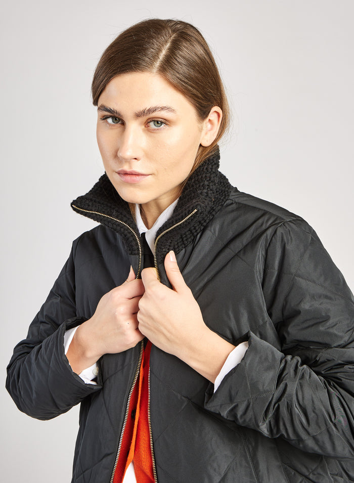 PADDED NYLON CLOUSON
