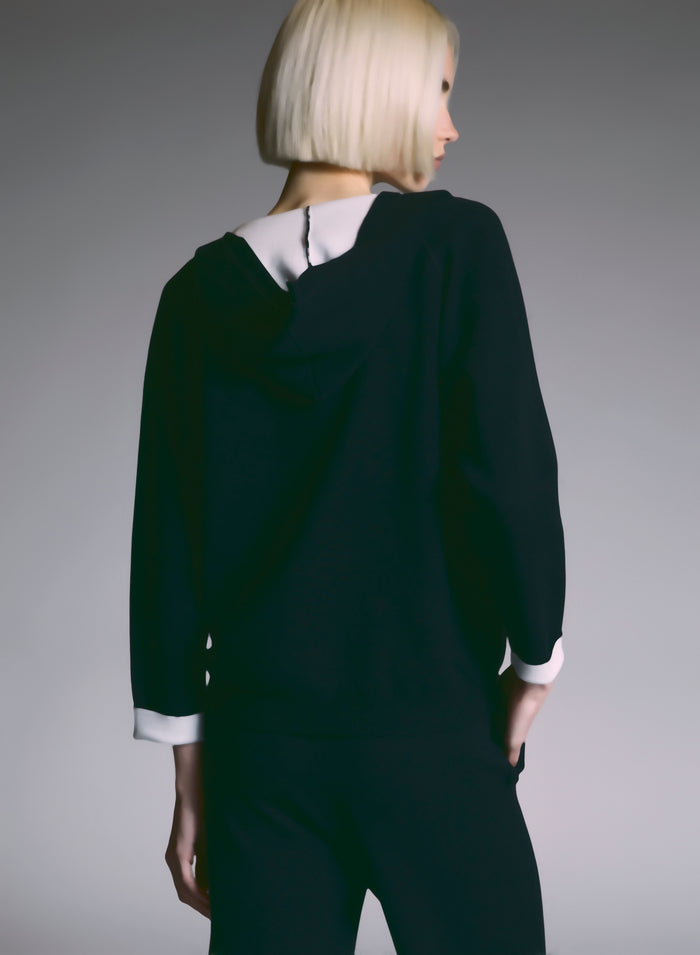 KNITTED SWEATSHIRT