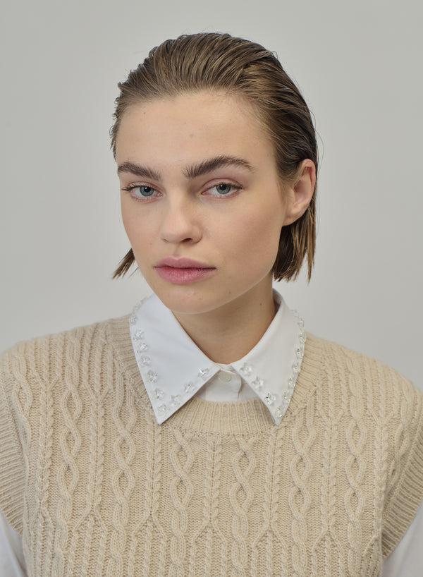 CAMICIA CLASSICA IN POPELINE CON BORCHIE A STELLA