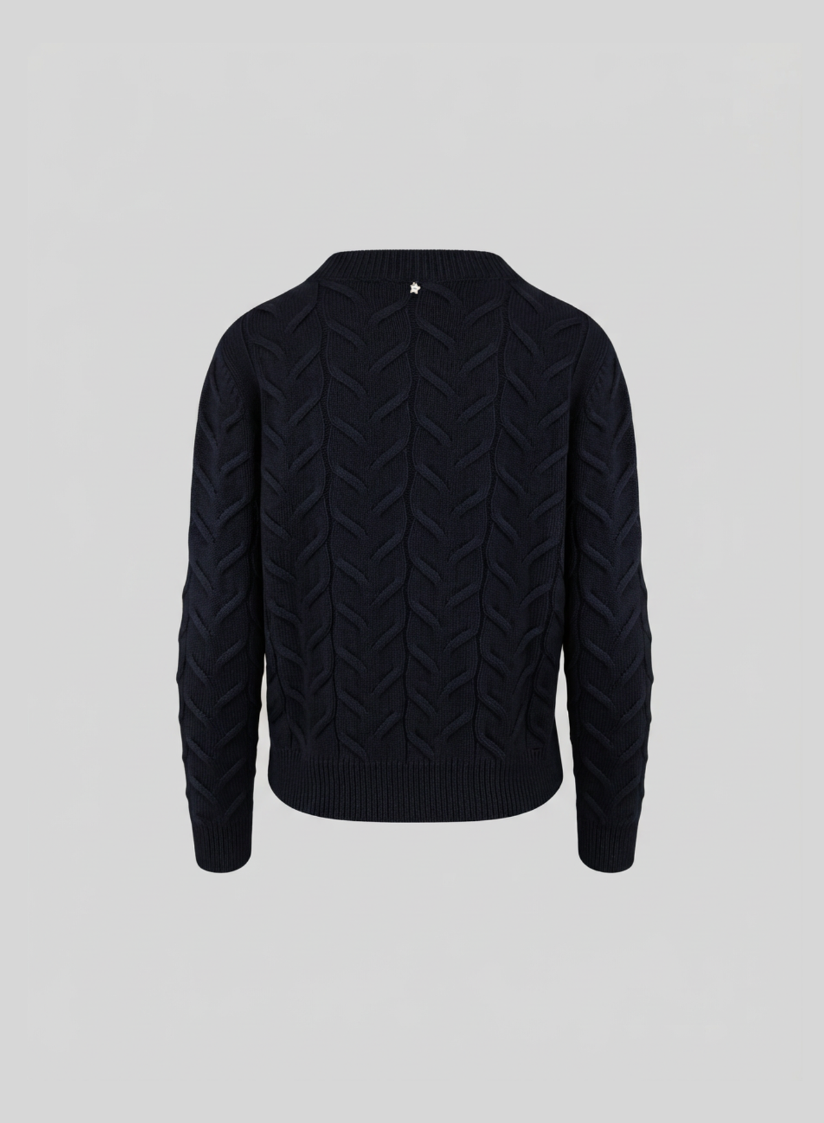 MAGLIA IN FILO LORENA CON TRECCIA ICONICA PIATTA