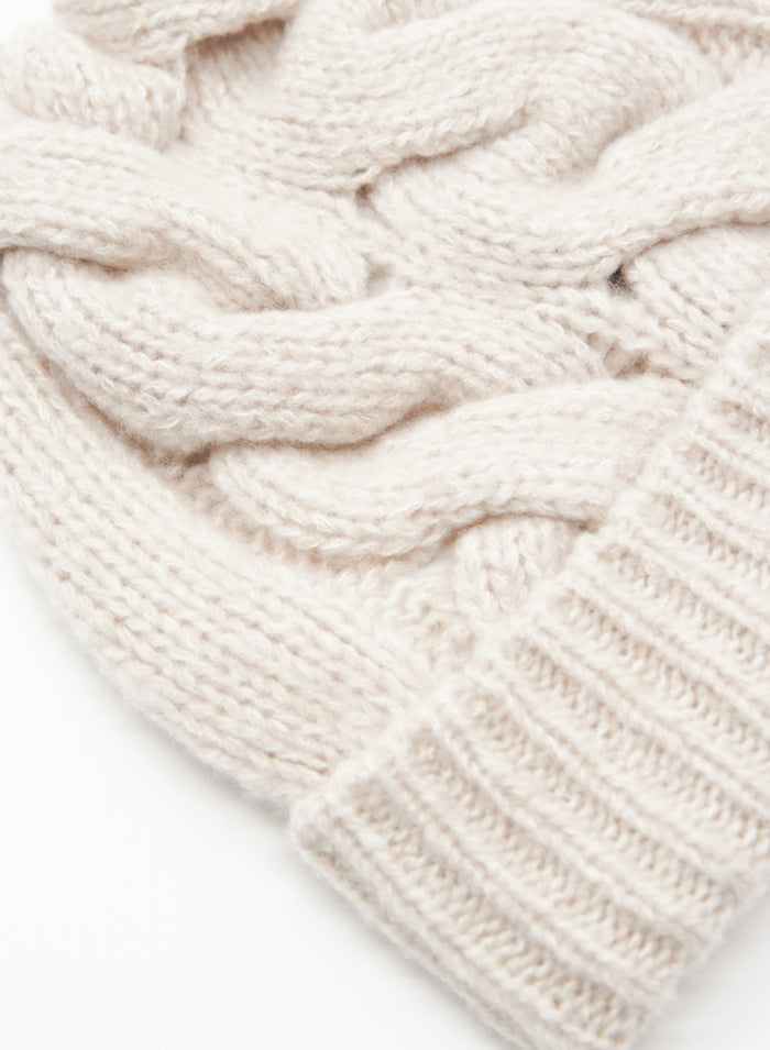 BERRETTO IN CASHMERE E SETA CON TRECCIA SCOLPITA