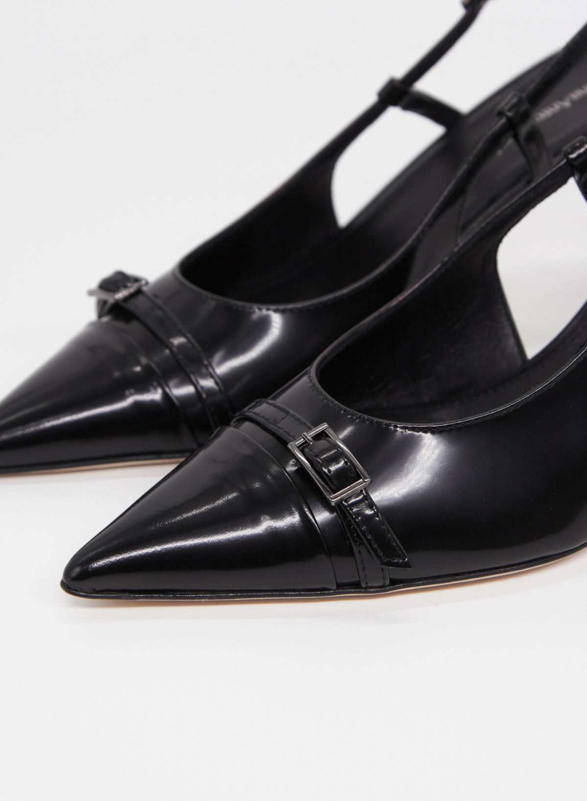 SLINGBACK A PUNTA IN PELLE VERNICIATA
