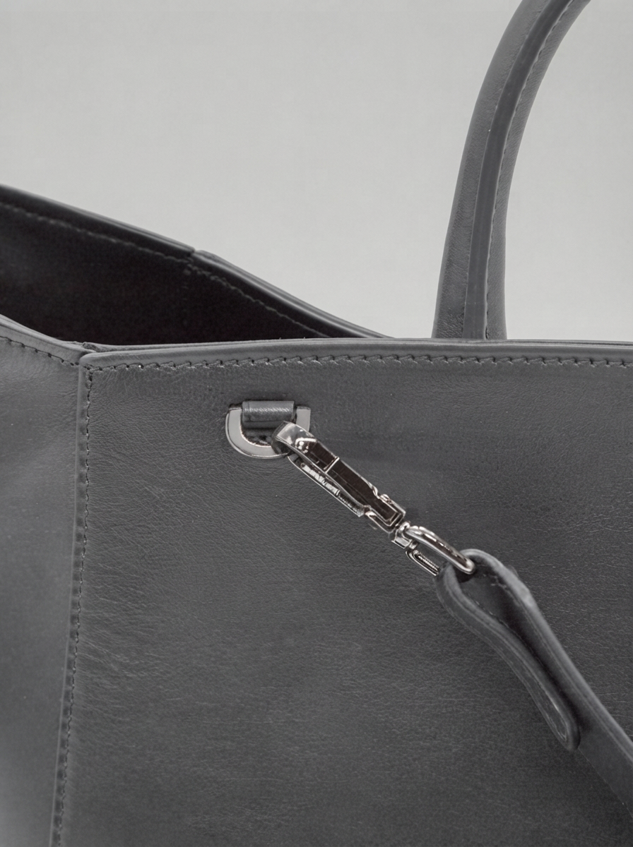 LARGE ICONIC LEATHER SHOULDER BAG