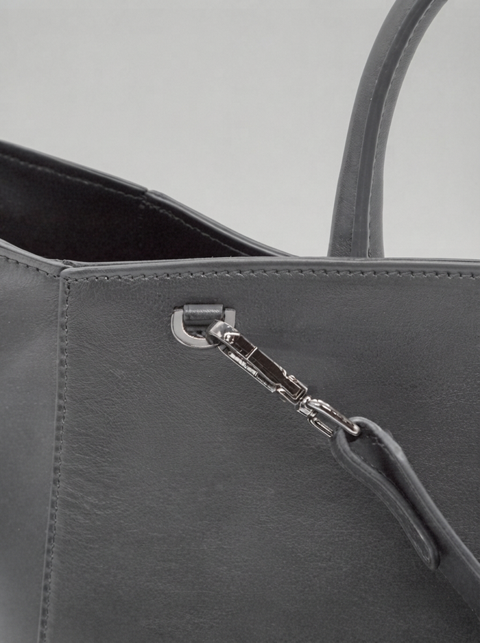 LARGE ICONIC LEATHER SHOULDER BAG