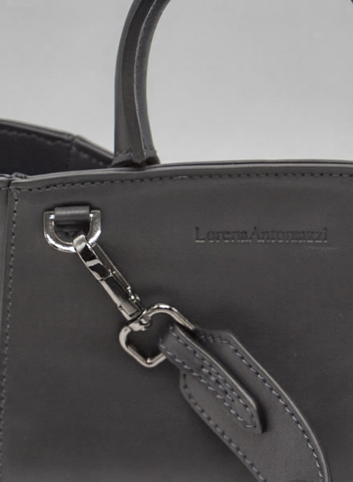 MEDIUM ICONIC LEATHER SHOULDER BAG