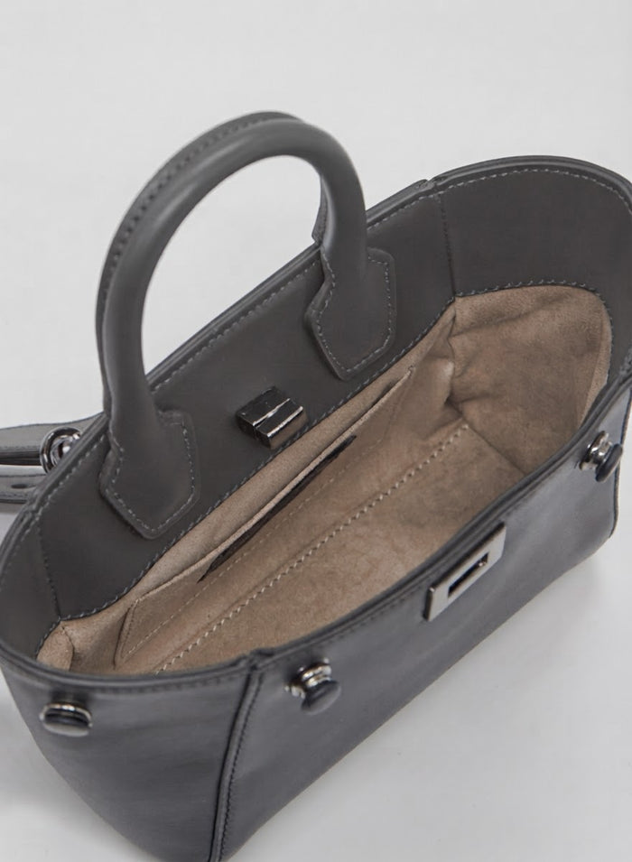 MEDIUM ICONIC LEATHER SHOULDER BAG
