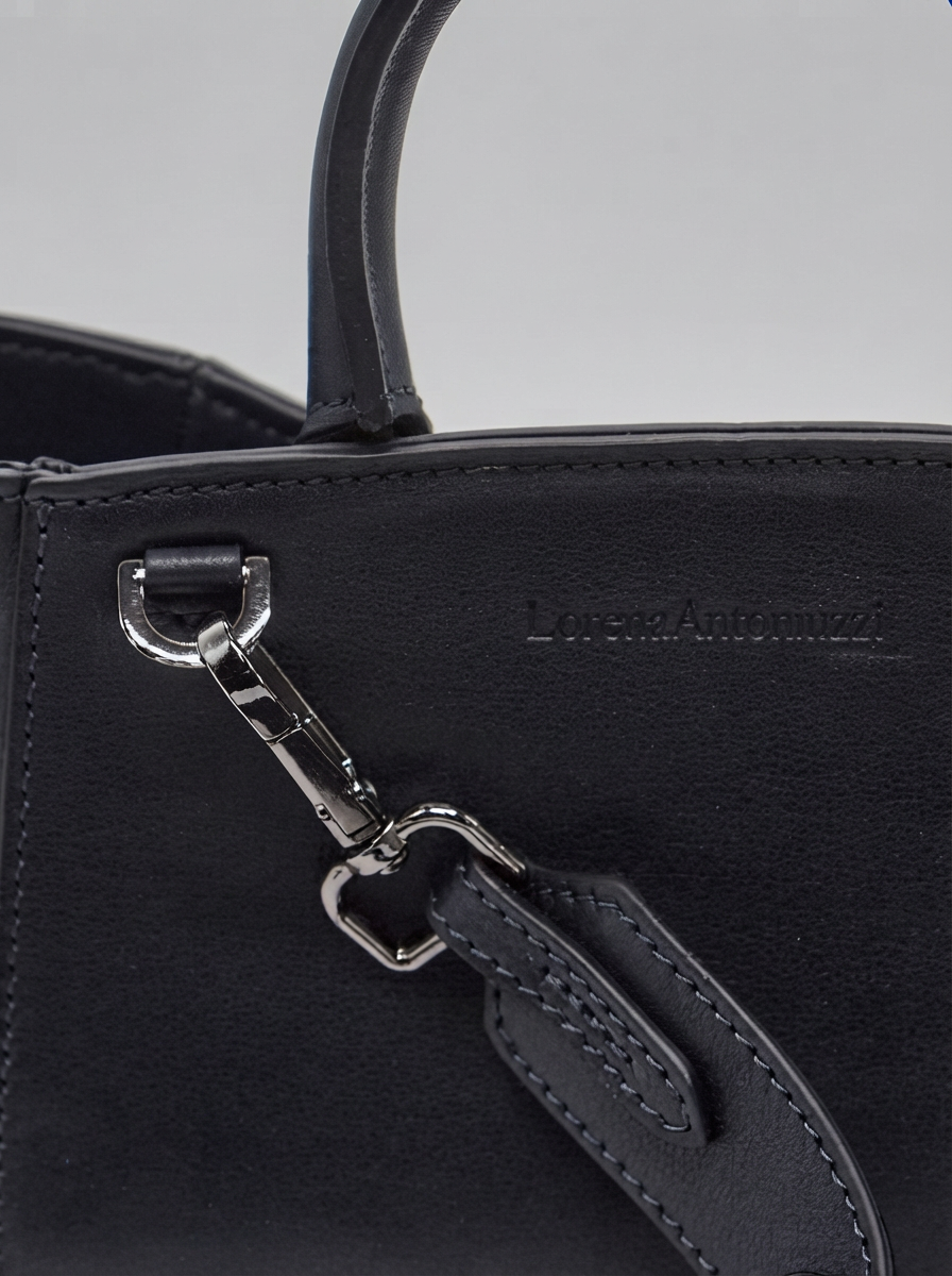 MEDIUM ICONIC LEATHER SHOULDER BAG