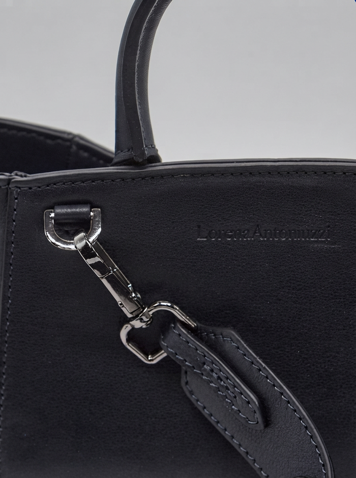 MEDIUM ICONIC LEATHER SHOULDER BAG