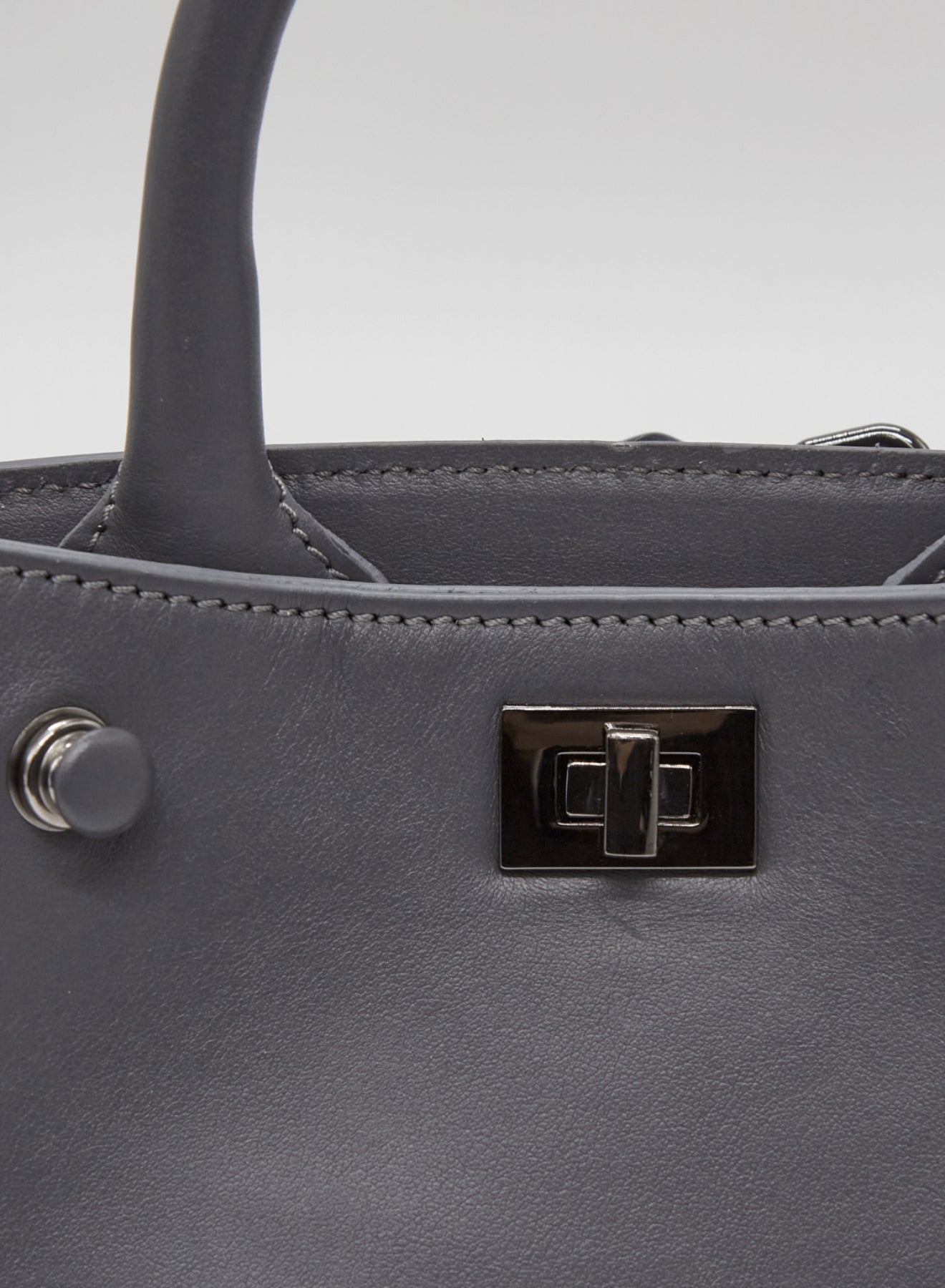 ICONIC SMALL LEATHER CROSSBODY BAG