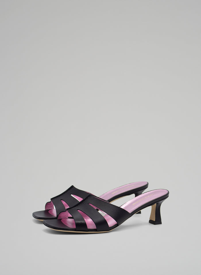 SANDAL IN LEATHER