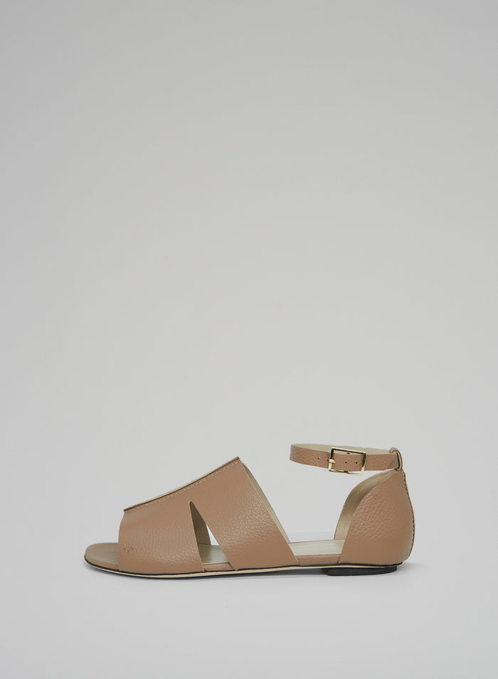 FLAT LEATHER SANDALS WITH ANKLE STRAP