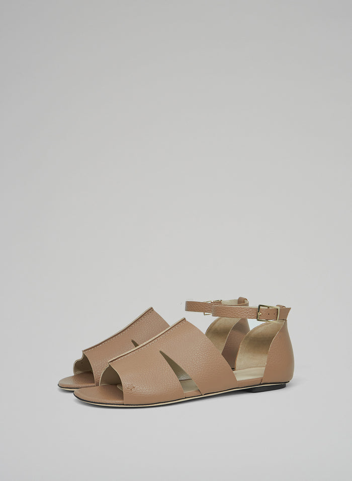 FLAT LEATHER SANDALS WITH ANKLE STRAP