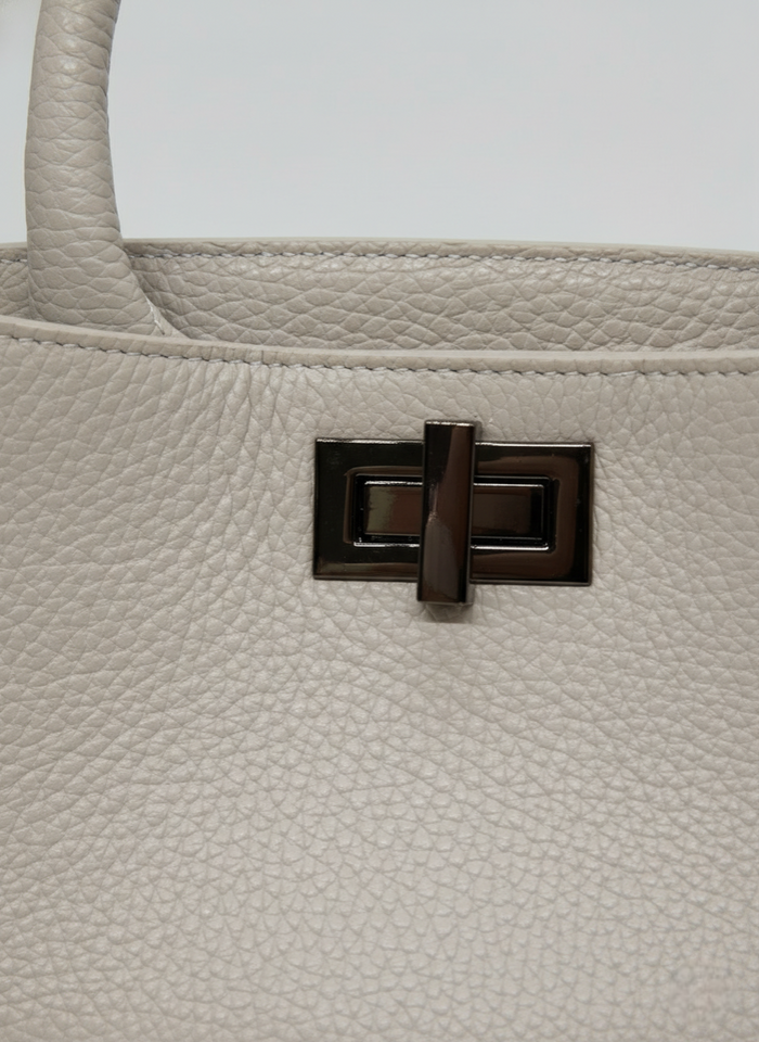 BORSA A TRACOLLA IN PELLE MARTELLATA