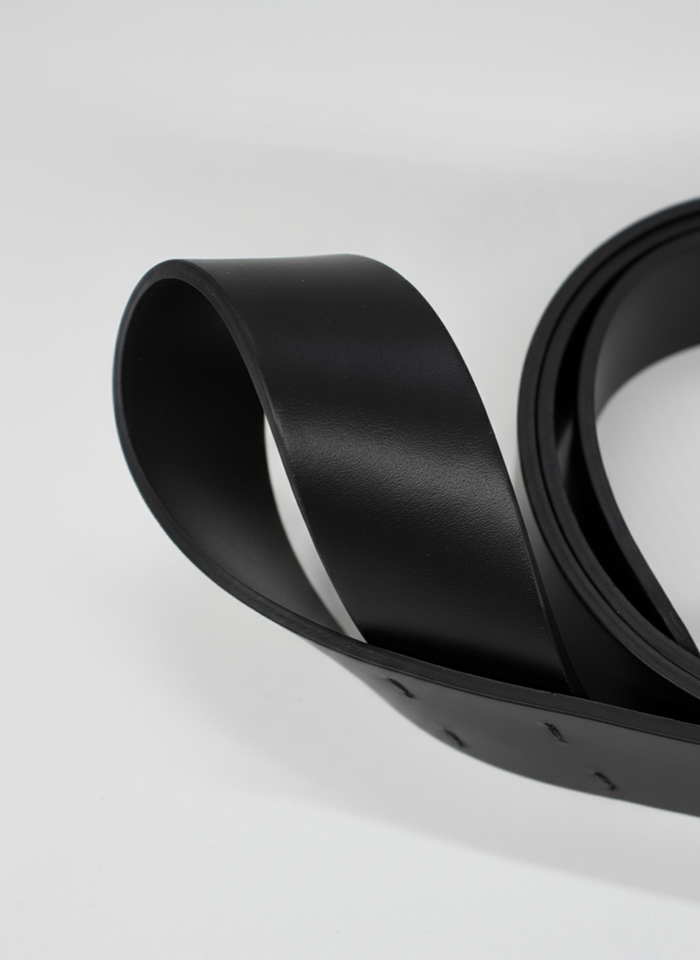 LEATHER BELT WITH LOOP CLOSURE