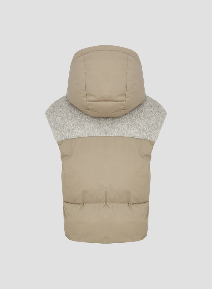 SLEEVELESS PUFFER JACKET WITH TEDDY INSERT
