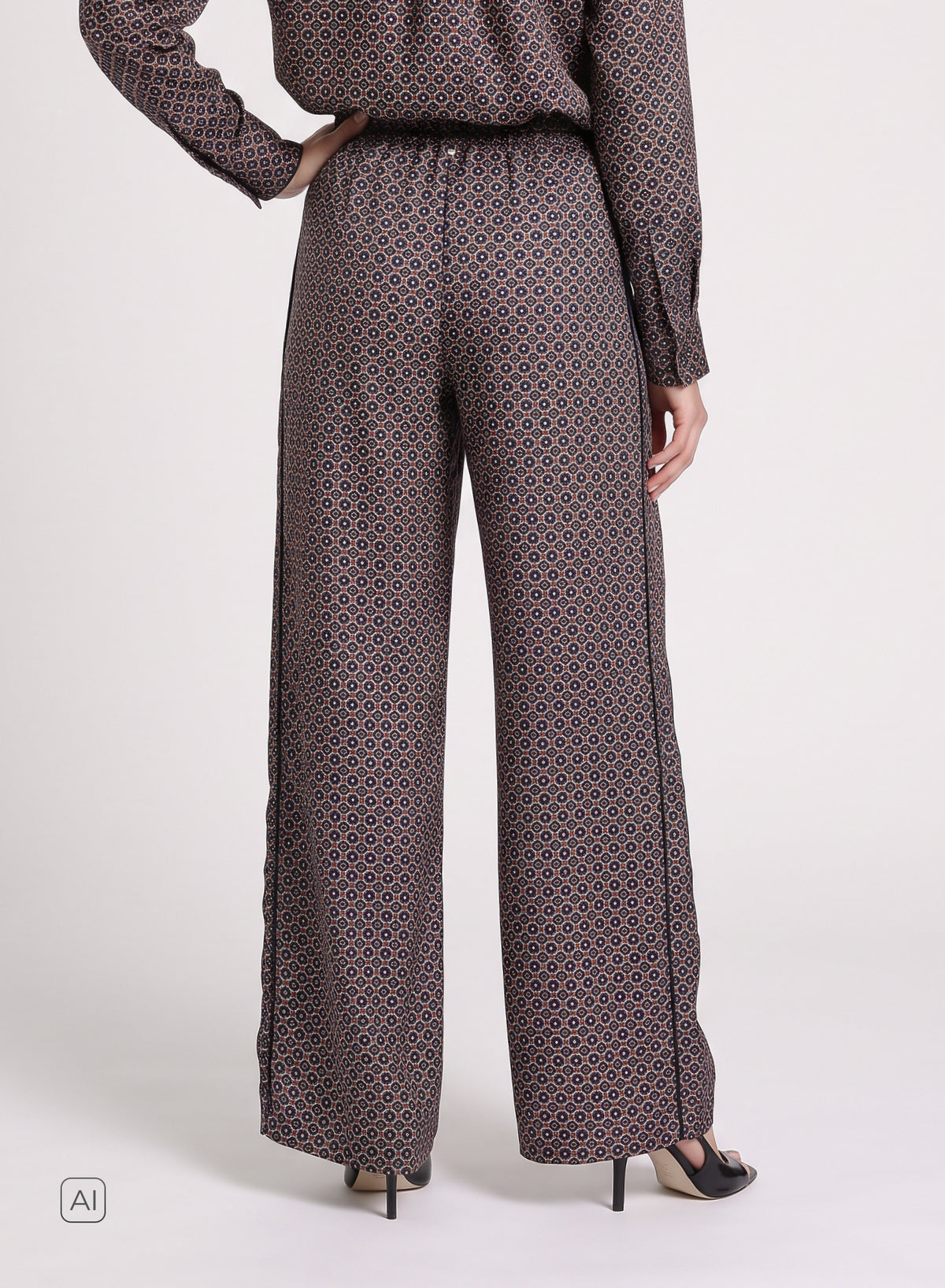 PANTALONI CON COULISSE IN SETA CON STAMPA CRAVATTA GEOMETRICA