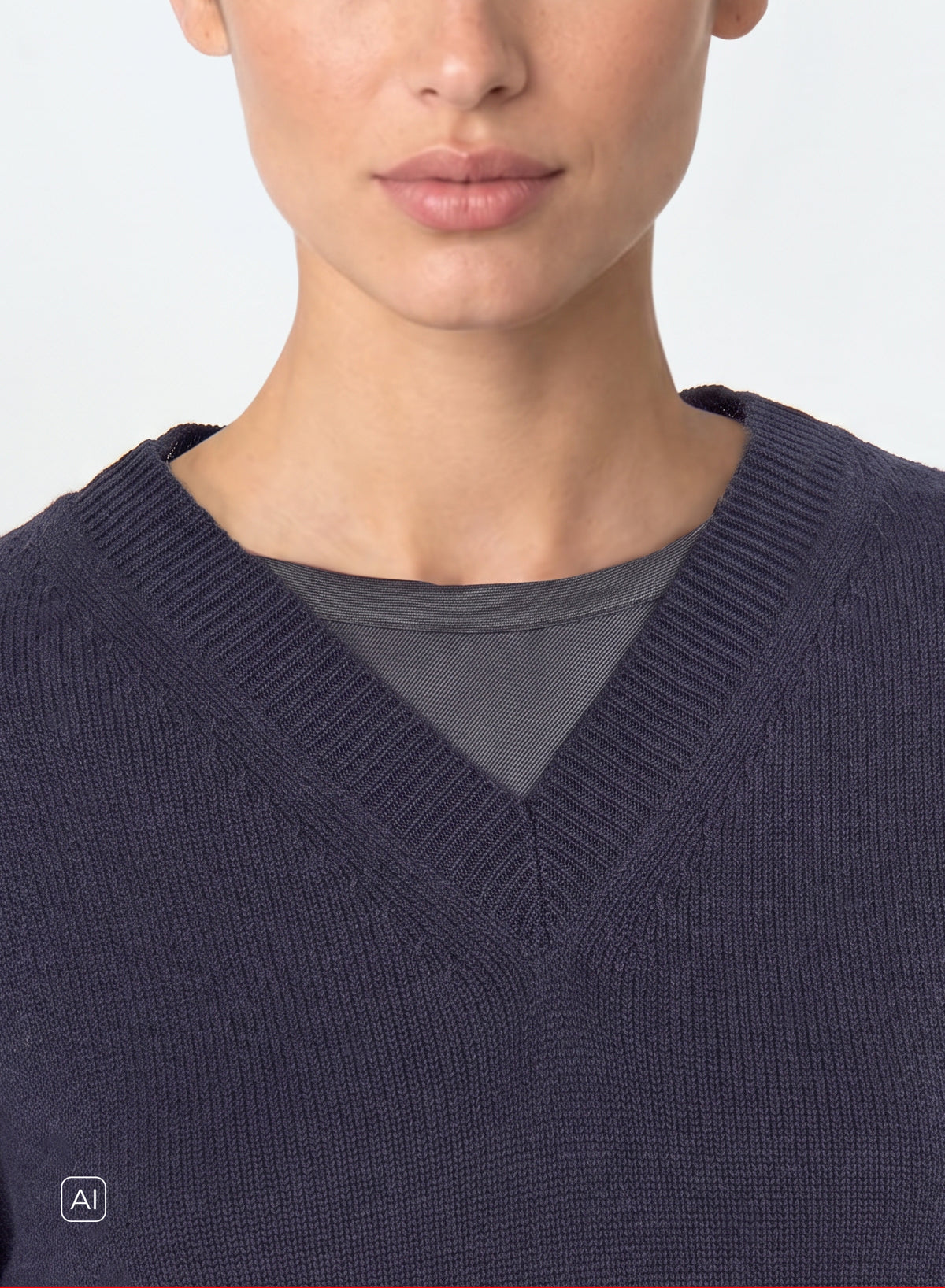 MAGLIA CON SCOLLO A V IN MISTO LANA E CASHMERE A STRATI