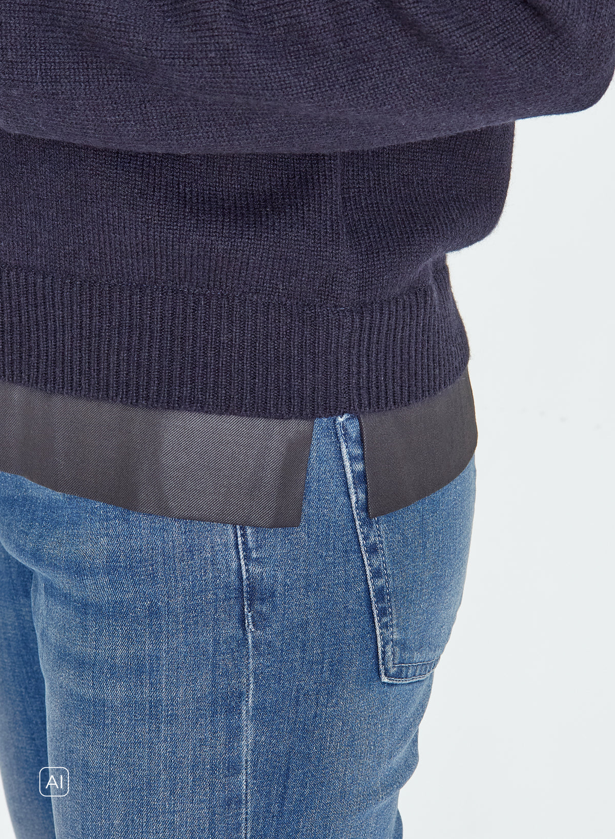 MAGLIA CON SCOLLO A V IN MISTO LANA E CASHMERE A STRATI