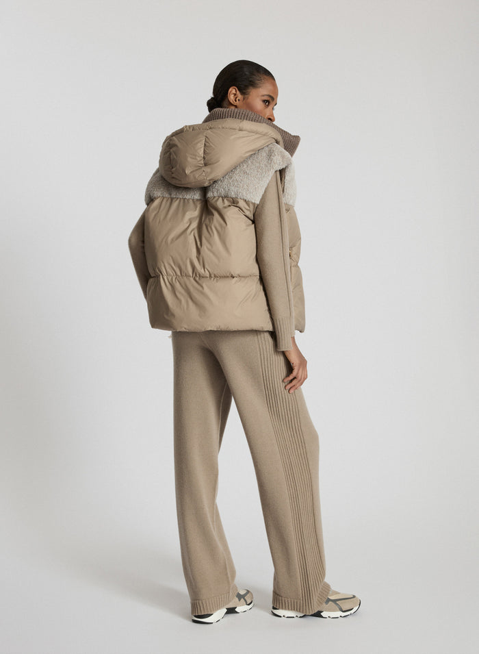 SLEEVELESS PUFFER JACKET WITH TEDDY INSERT