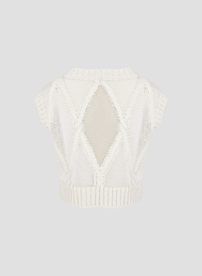 CABLE KNIT VEST WITH DIAMOND PATTERN