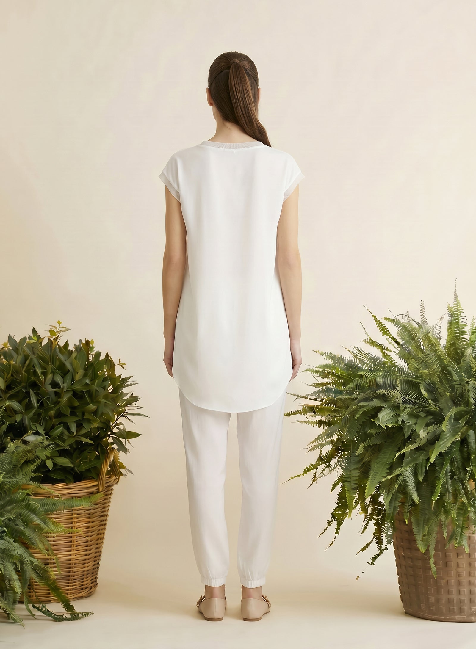 T-SHIRT ASIMMETRICA IN RASO LUCIDO
