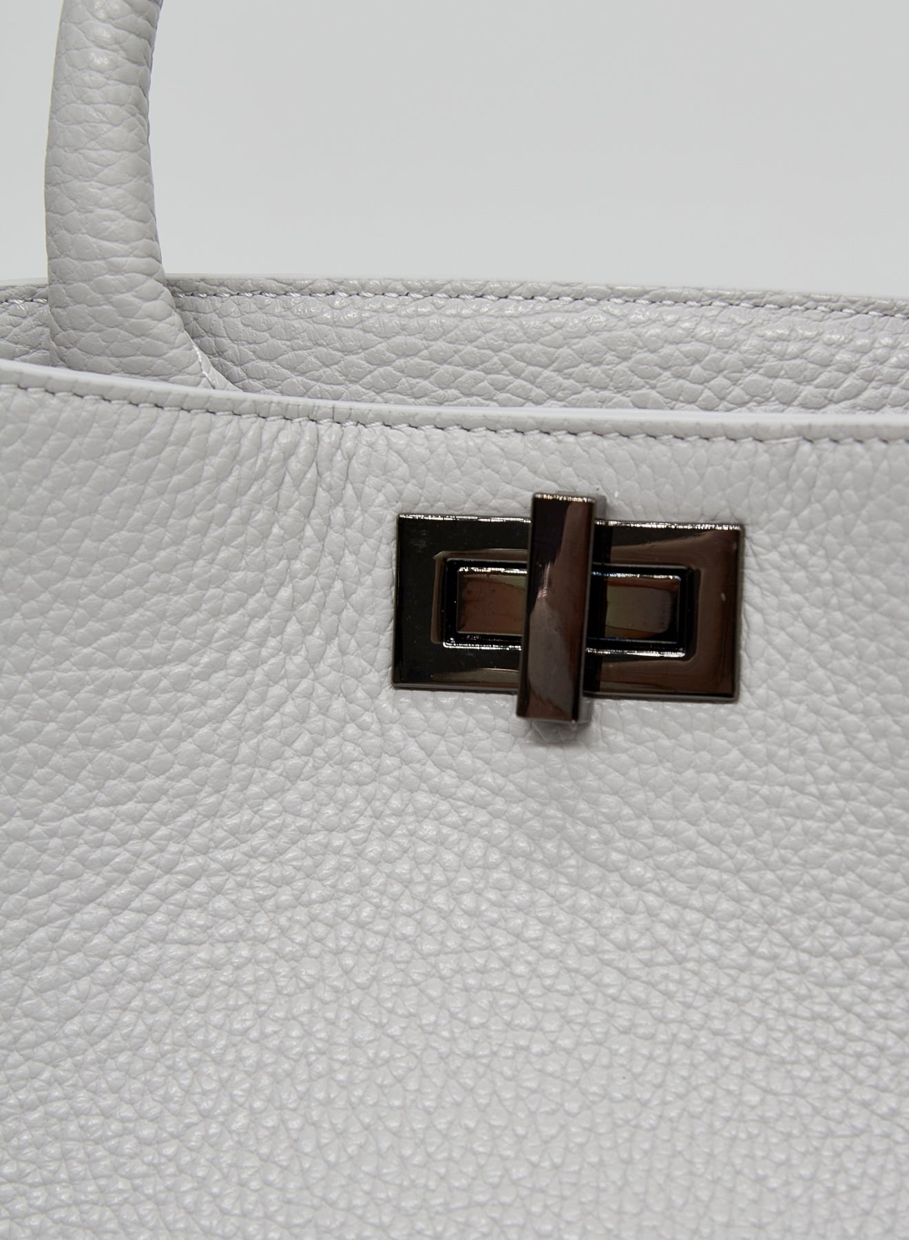 BORSA A TRACOLLA IN PELLE MARTELLATA