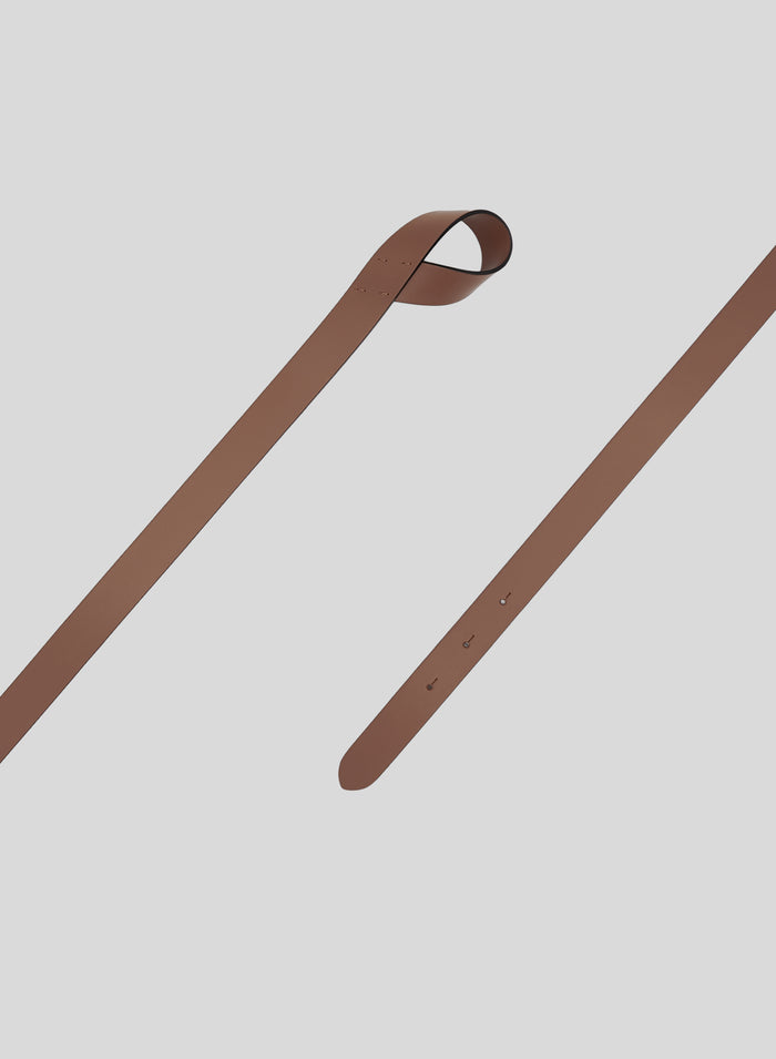 LEATHER BELT WITH LOOP CLOSURE
