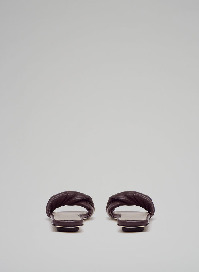 LEATHER FLAT SANDALS