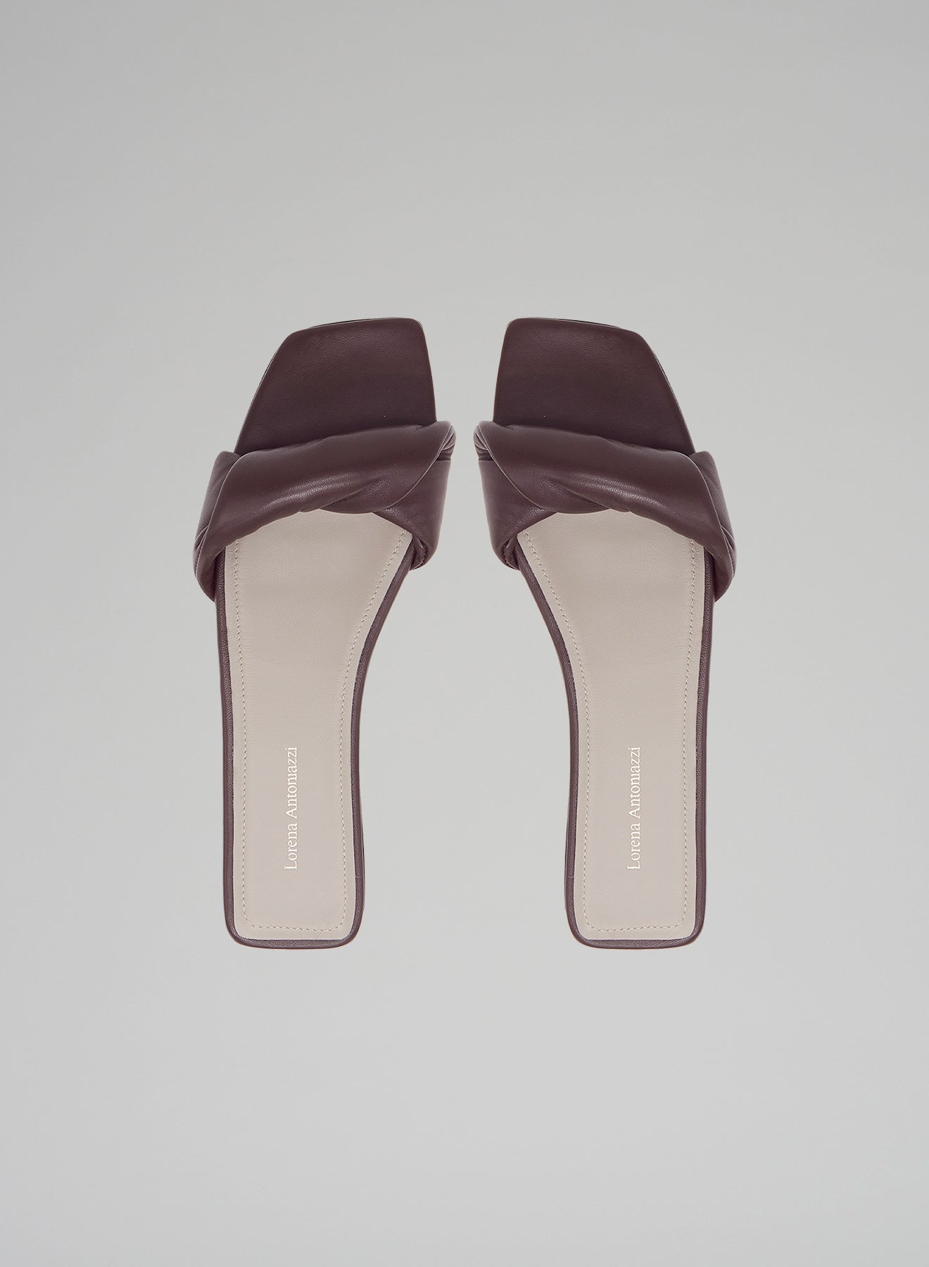 LEATHER FLAT SANDALS