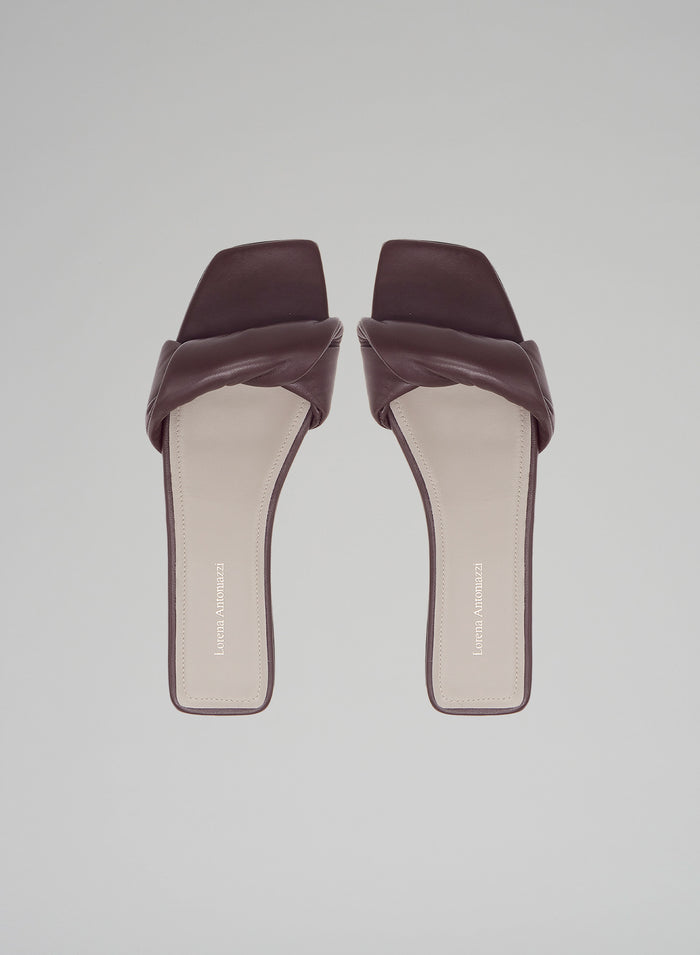 LEATHER FLAT SANDALS