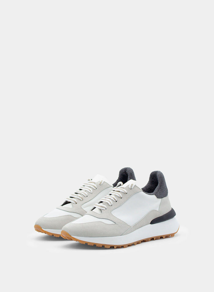 SPORTY SNEAKERS